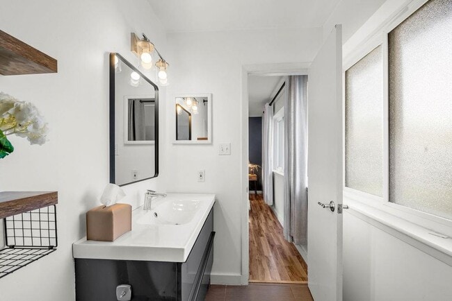 Building Photo - 6803 Castlekeep Way