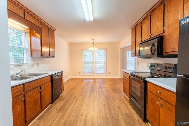 Building Photo - 236 Shadowbrook Ln NE