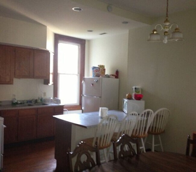 Building Photo - 2643 Bellevue Ave