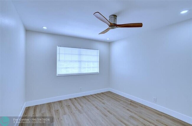 Building Photo - 1407 NE 56th St