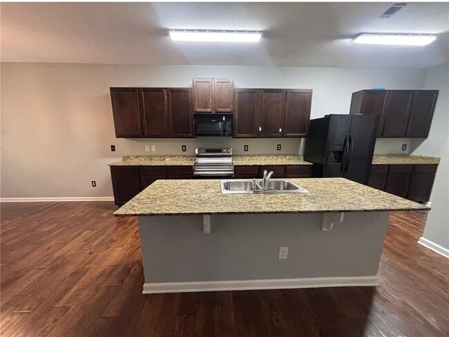 Building Photo - 8389 Regent St