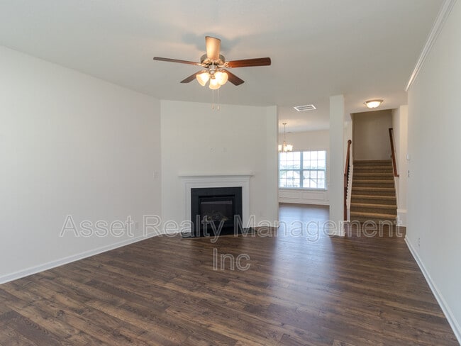 Building Photo - 4831 Birchcrest Ln
