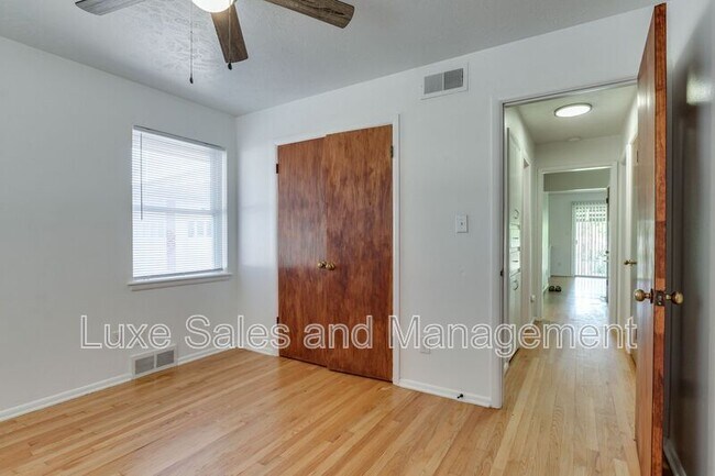 Building Photo - 3516 Mt Pleasant Dr