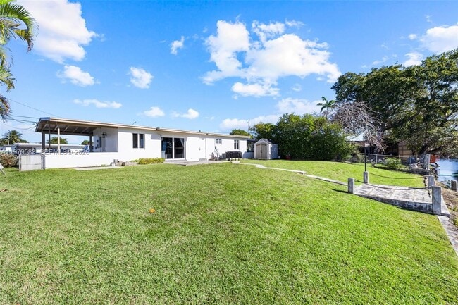 Building Photo - 10750 SW 43rd Ln