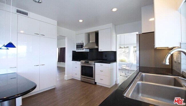 Building Photo - 2724 Angelo Dr