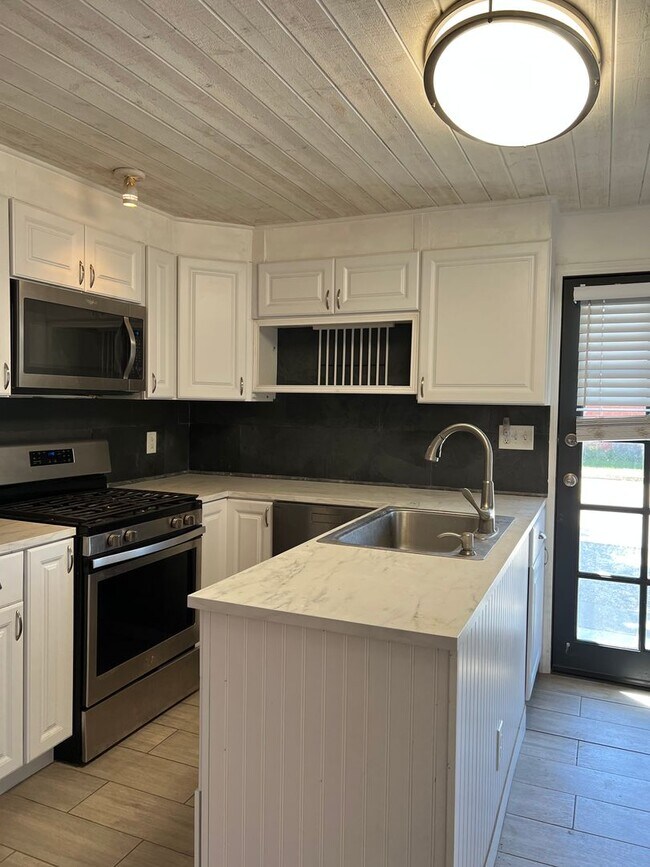 Building Photo - Dog Friendly Home in Heber!