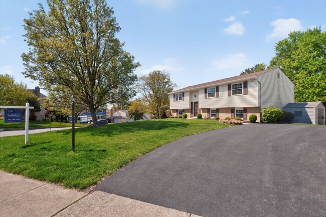 Building Photo - 2806 Logway Rd