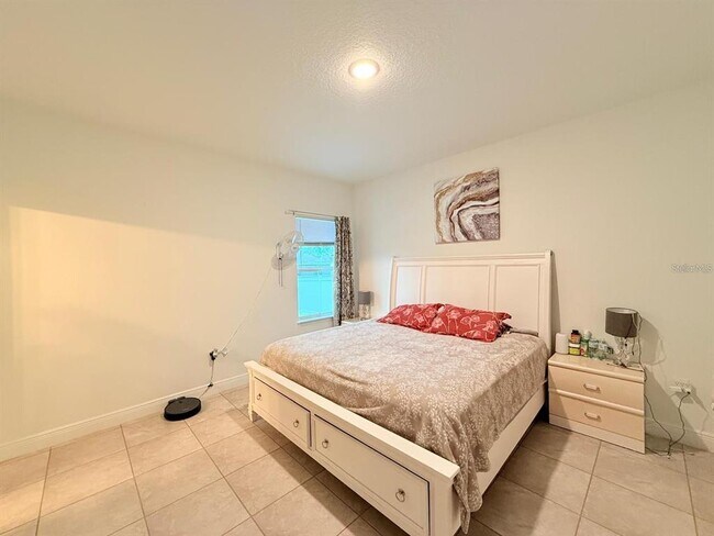 Building Photo - 684 Marion Oaks Manor