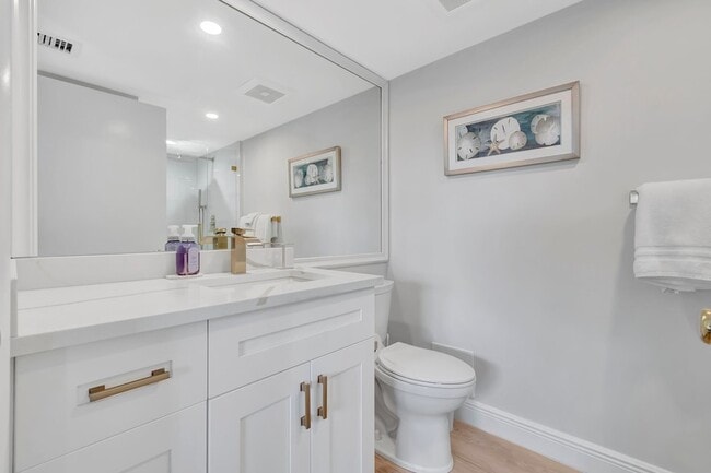 Building Photo - 1 Harbourside Dr