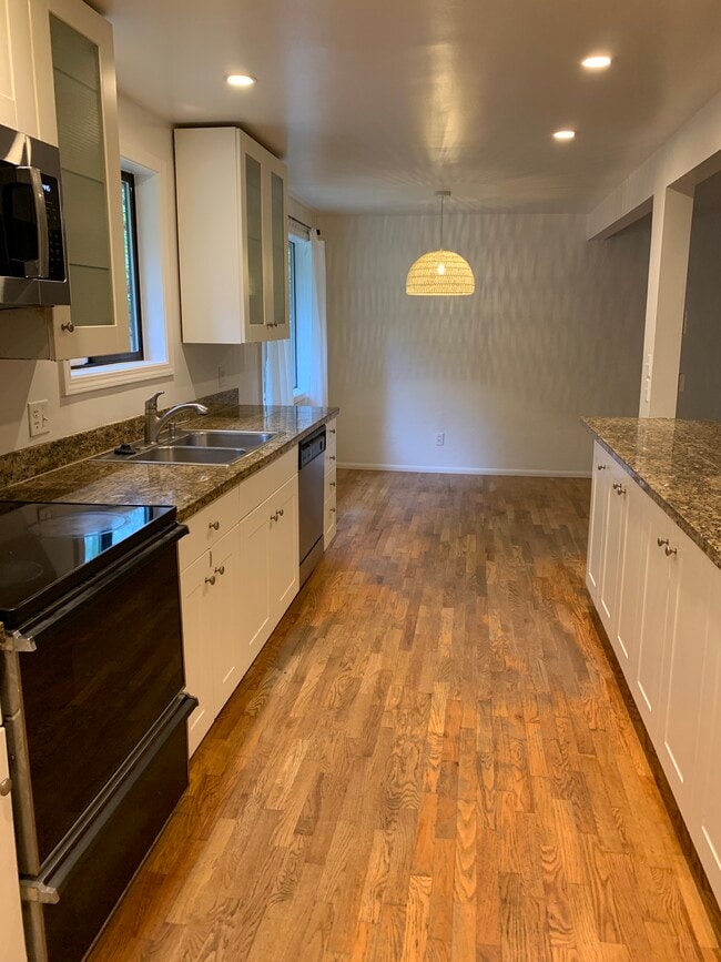 Building Photo - 910 N 149th St