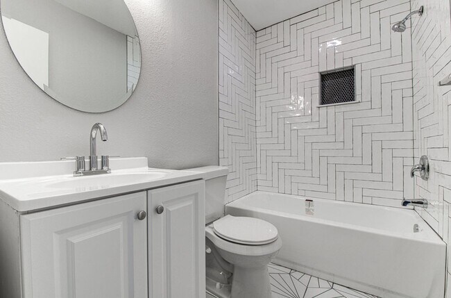 Building Photo - 5203 Bogey Ct