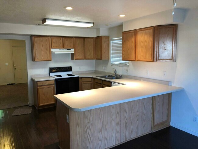 Building Photo - 1175 S 200 W