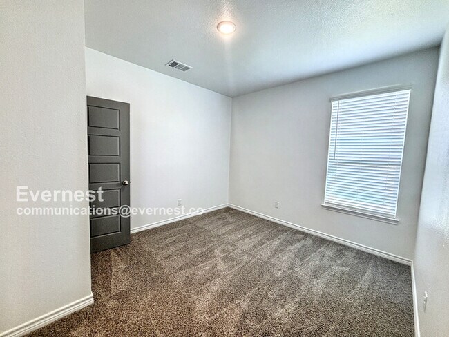 Building Photo - 857 Freedom Cir