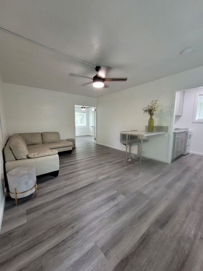 Building Photo - 454 Kuamo'o St