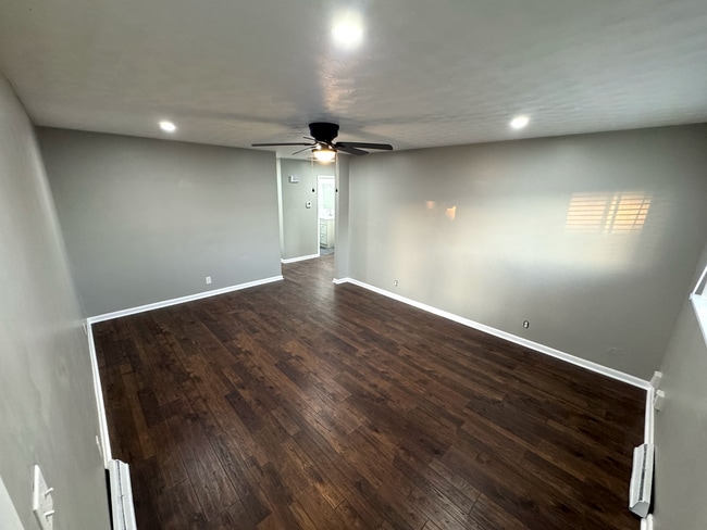 Building Photo - 908 S Crutcher Ave