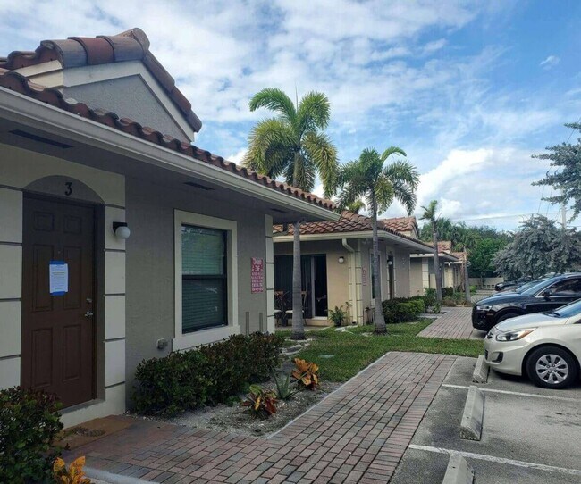 Building Photo - 1045 Villas LLC (1035 NE 10th Ave)