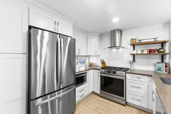 Building Photo - 723 Seacoast Dr