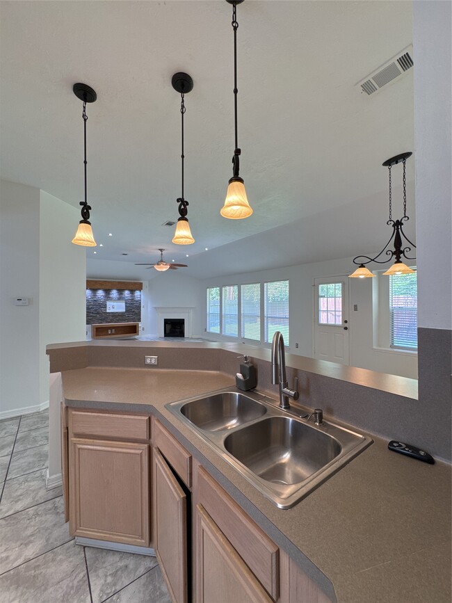 Building Photo - 3210 Woodcreek Glen Ln