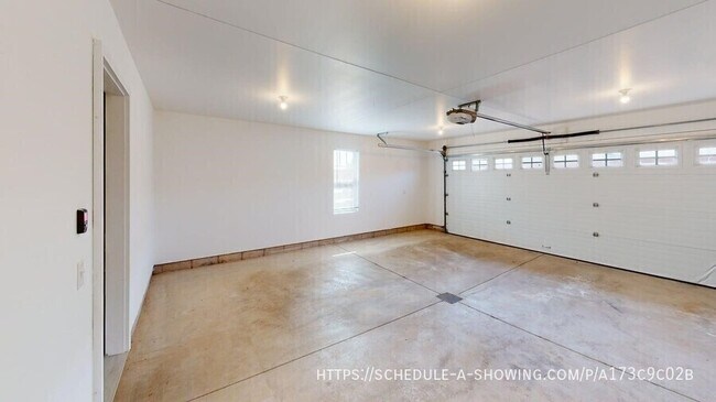 Building Photo - 1806 N Creek Cir