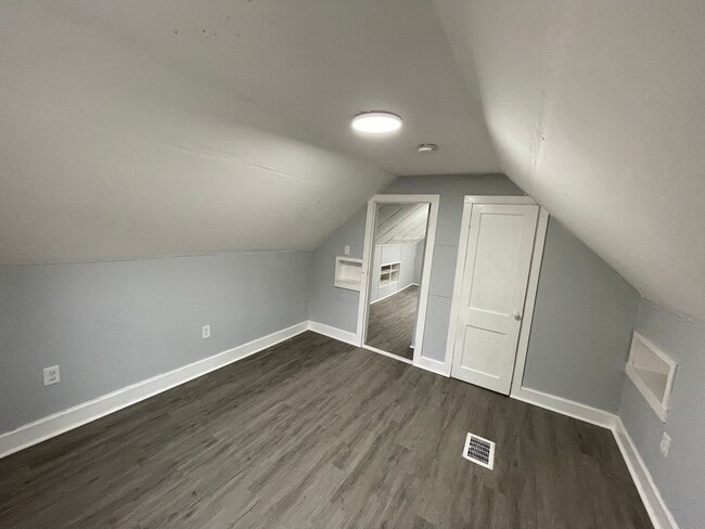 Building Photo - SECTION 8 & EDEN ACCEPTED!! Newly Renovate...