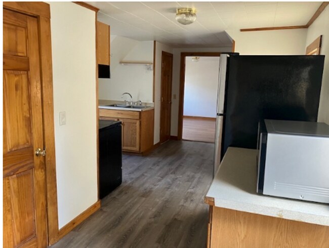 Building Photo - 141 Spruce St