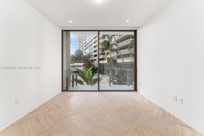 Building Photo - 5 Grove Isle Dr