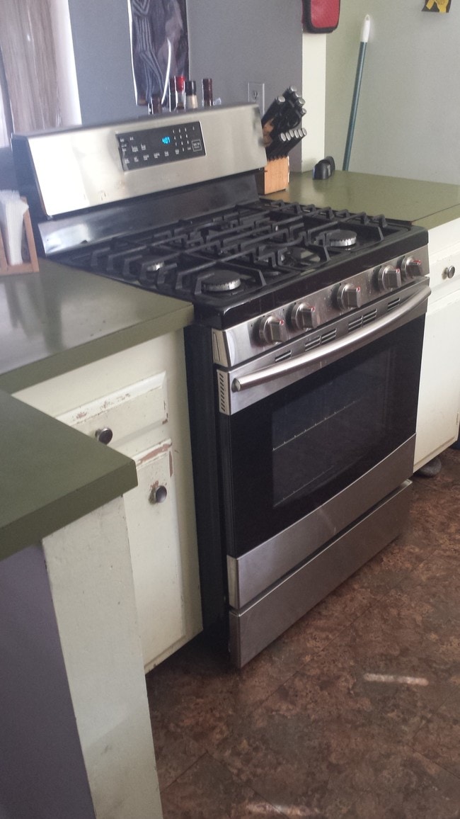 Building Photo - 1347 N Alvarado St