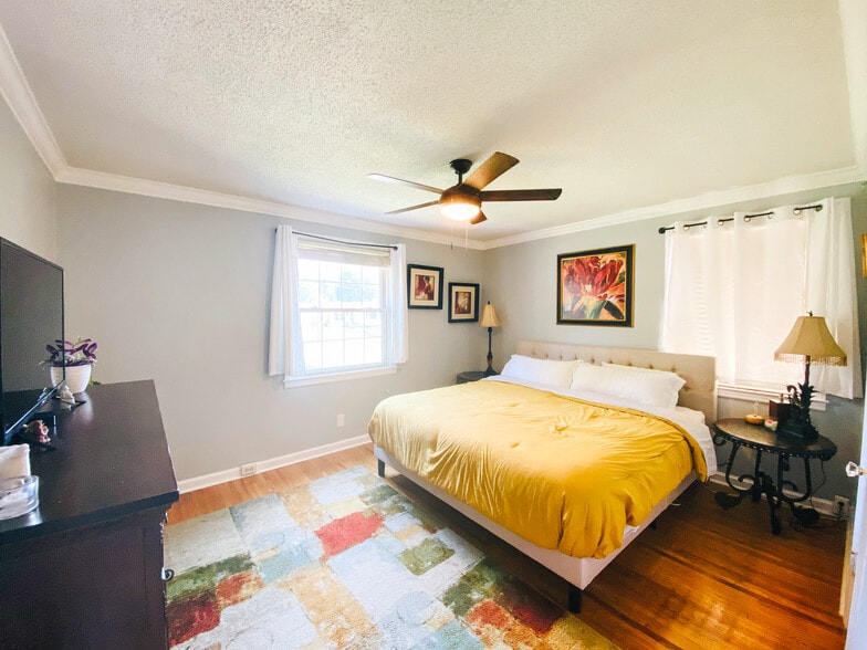 Building Photo - 2507 Sandy Dr