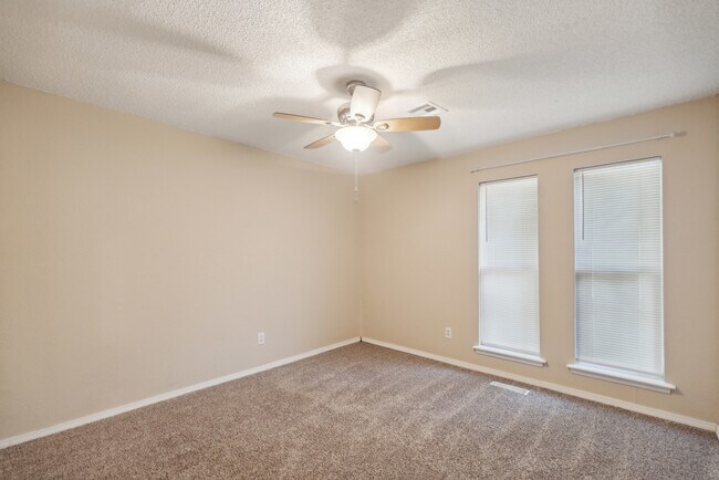 Building Photo - 2904 E Fort Worth St