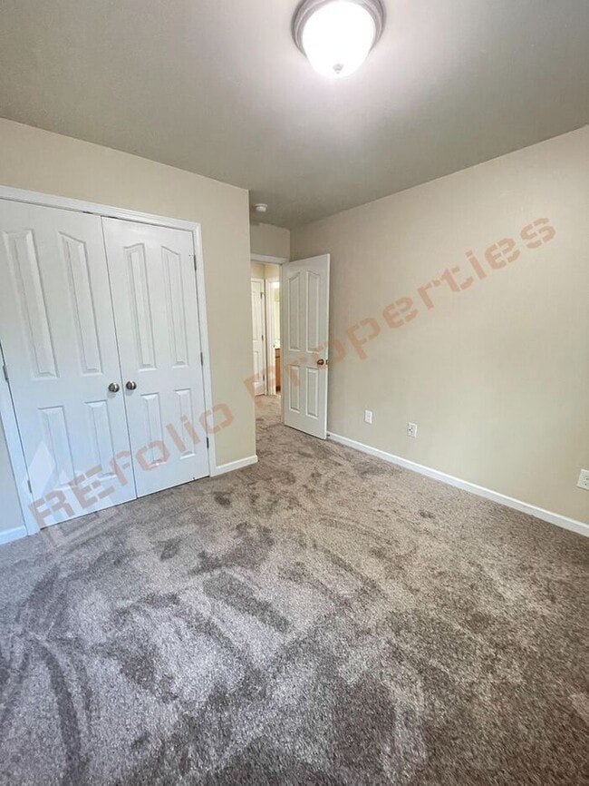 Building Photo - Beautiful 3-bedroom, 2.5-bath townhome