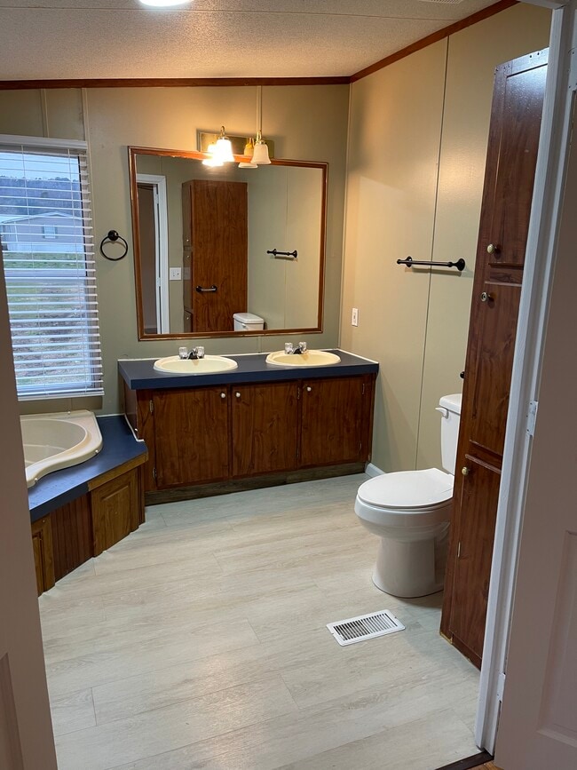 Building Photo - 310 Co Rd 109