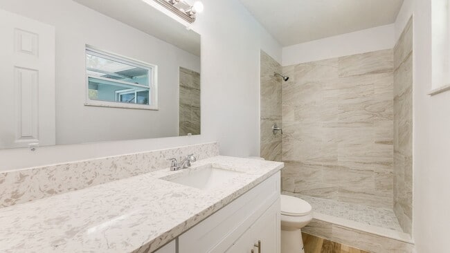 Building Photo - Beautiful Unit!  3/2 SINGLE FAMILY HOME