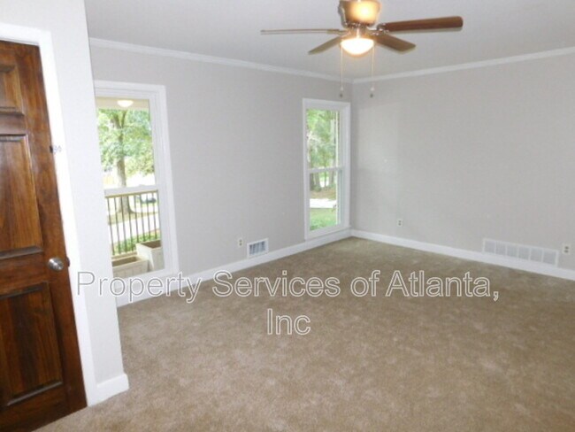 Building Photo - 4850 Lehigh Dr