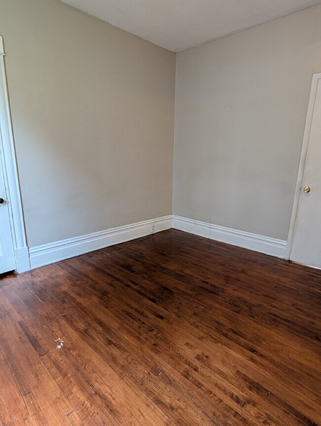 Building Photo - Bright & Charming 3BR With Garage Included In NE Minneapolis