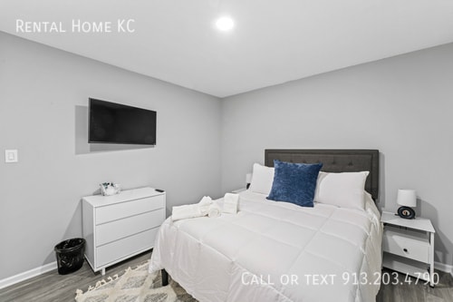 Building Photo - 10965 Gillette-