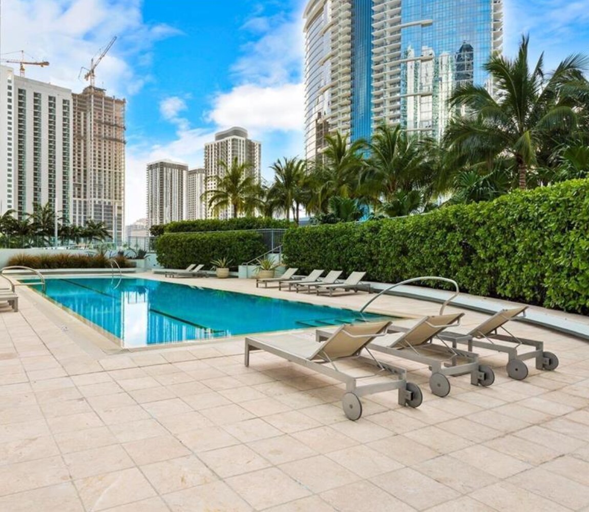 Building Photo - 900 Biscayne Blvd