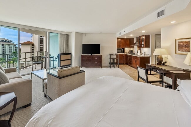 Building Photo - Spacious Waikiki Studio, One Block From Fo...