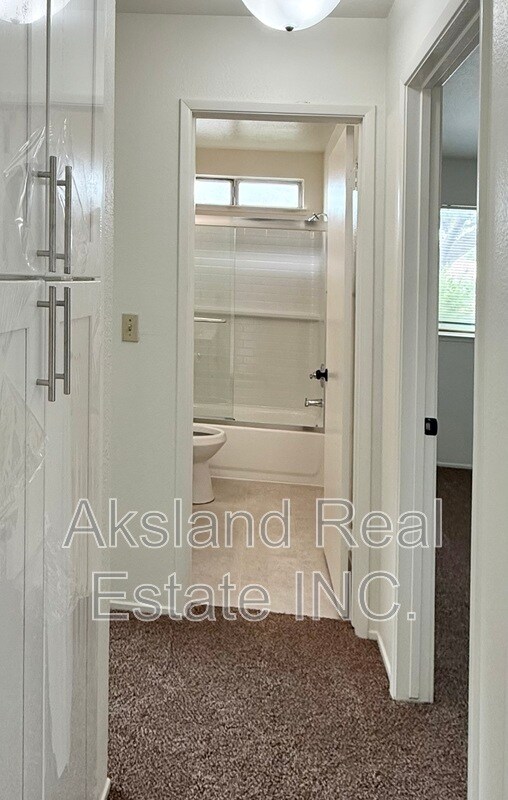 Building Photo - 200 Northwoods Ave