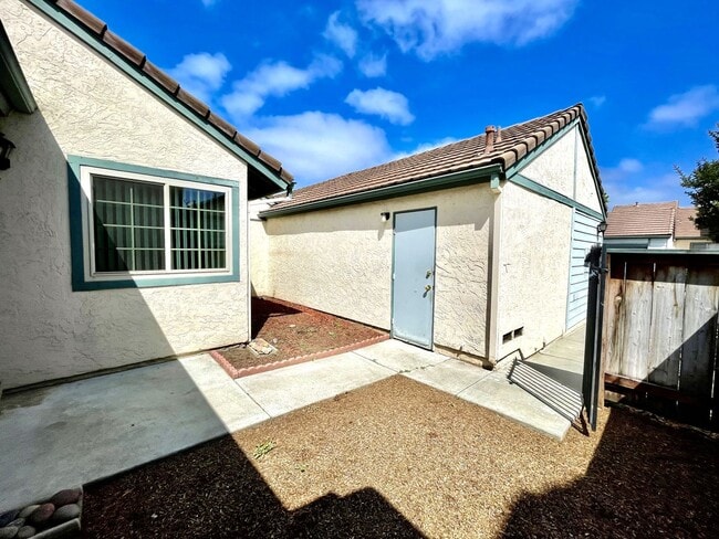 Building Photo - Single Story Townhome in Escondido!