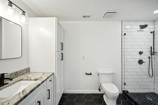 Building Photo - 5304 Bay Club Cir