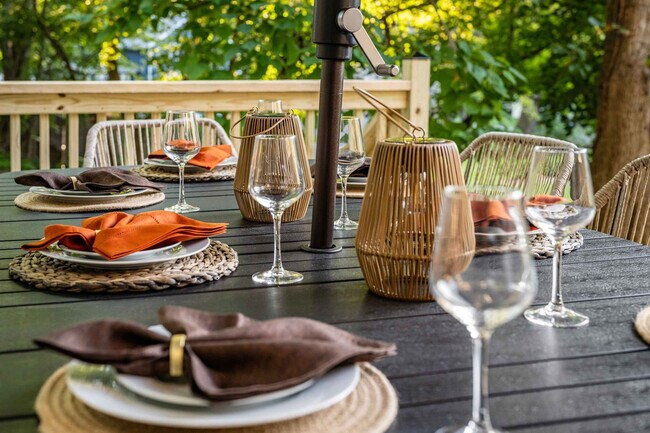 Building Photo - 52 Church St