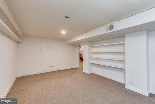 Building Photo - 427 Buttonwood St