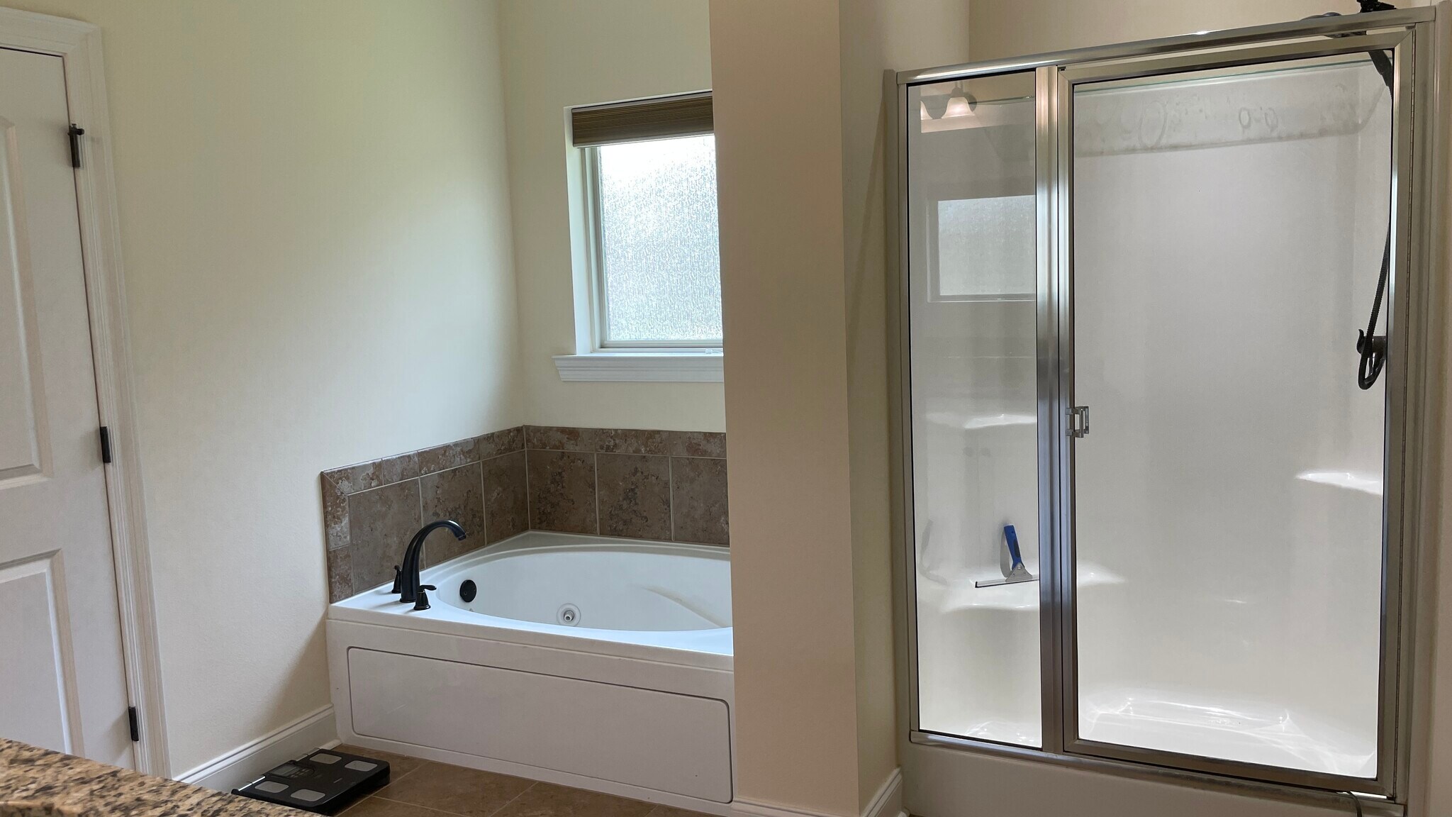 Building Photo - 20175 Kingland Dr