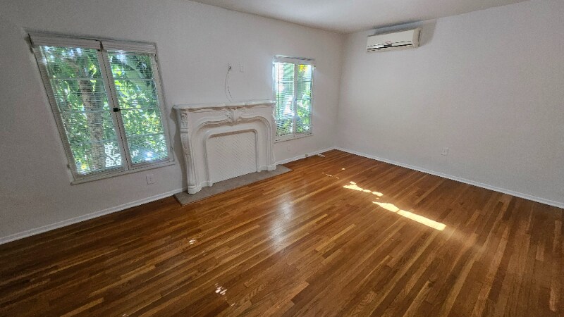 Building Photo - 1210 N Orange Grove Ave