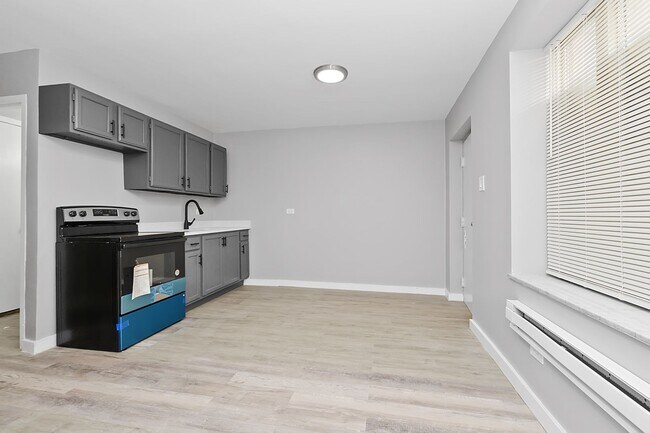 Interior Photo - 8124 S Western Ave. Chicago IL