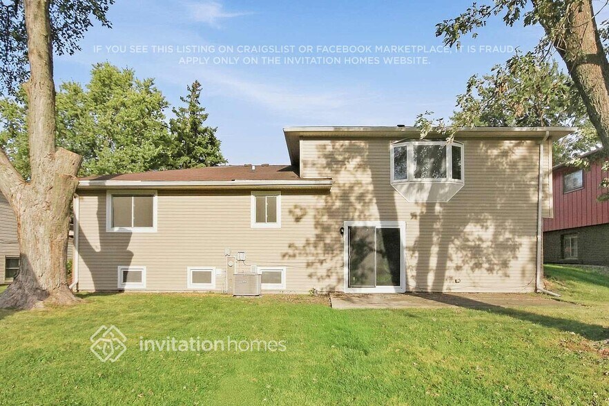 Building Photo - 22830 Lakeshore Dr