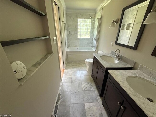 Building Photo - 1002 Phineas Dr