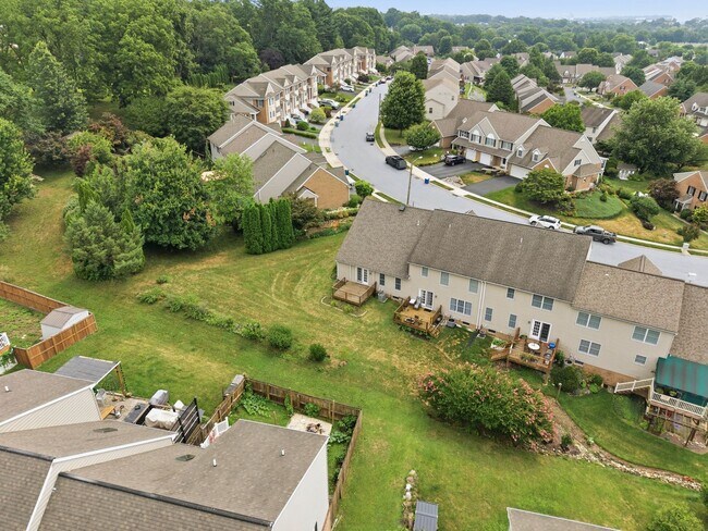 Building Photo - 472 Hillside Dr