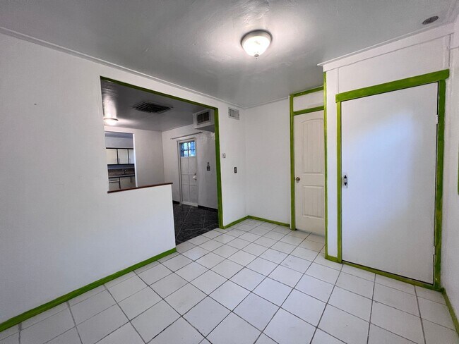 Building Photo - 3117 Cypress Ave