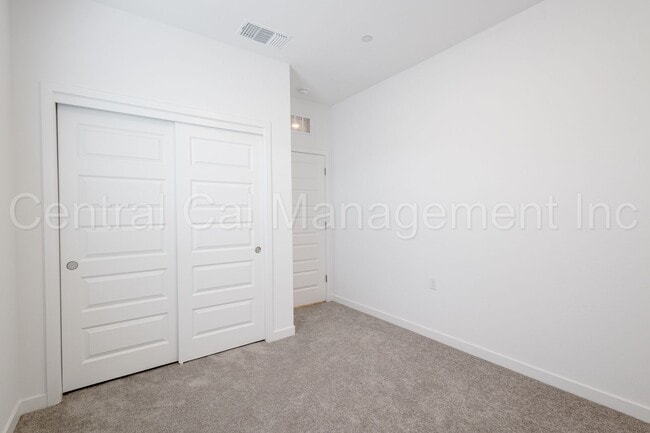 Building Photo - 4 Bedroom/2 Bath Home with Paid Solar in the Southwest - $2650 Per Month!